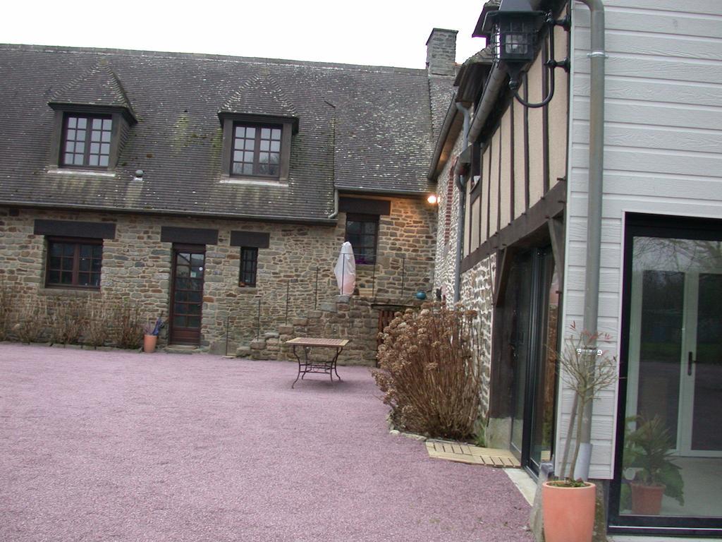 Au Bord Des Greves Bed and Breakfast Céaux Exterior foto